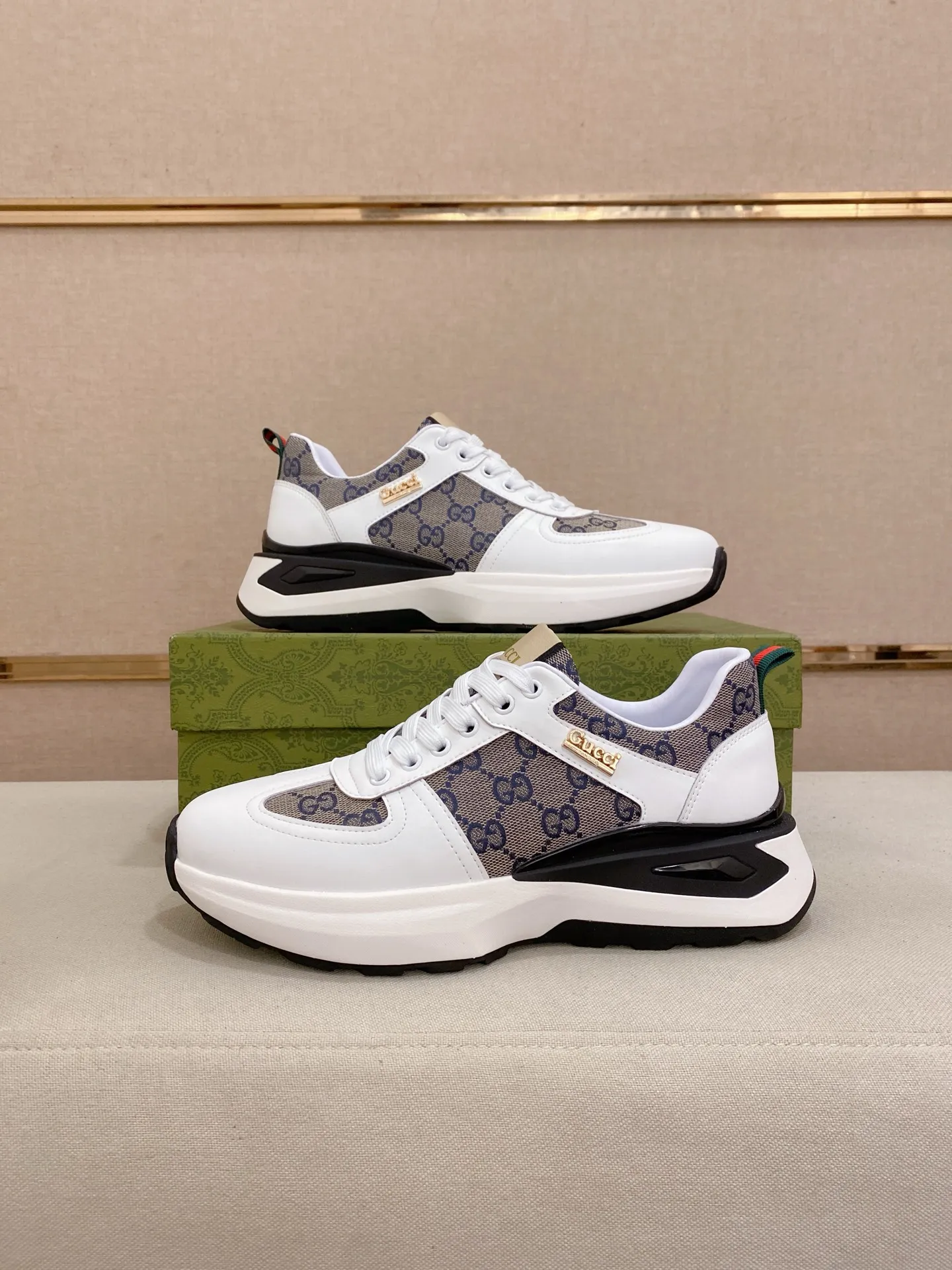 Factory price 462💰New GUCCI (Gucci) counters are launched simultaneously, new men's shoes, 😘fabrics are selected imported cowhide, lining: sheepskin lining. 👍🏿 High-end ☄️ air-cushion molded anti-slip rubber outsole, exquisite lines, simple and elegant, comfortable and high-end for leisure travel. Code number: 38 to 44 (45 can be customized and cannot be returned or exchanged)